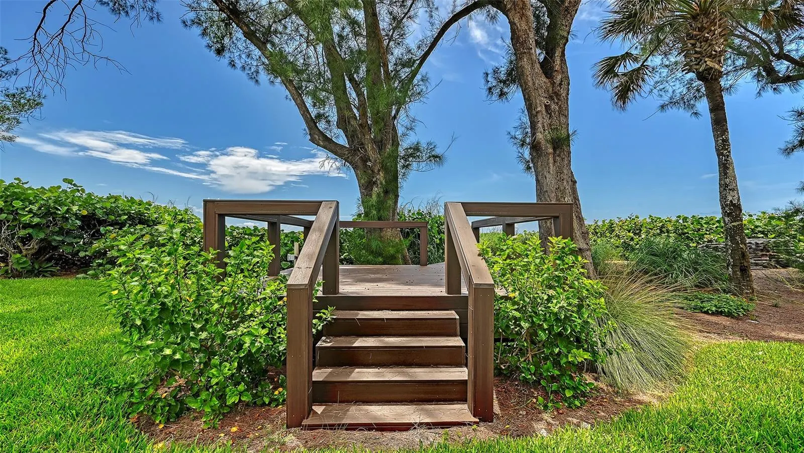 1216 N CASEY KEY RD