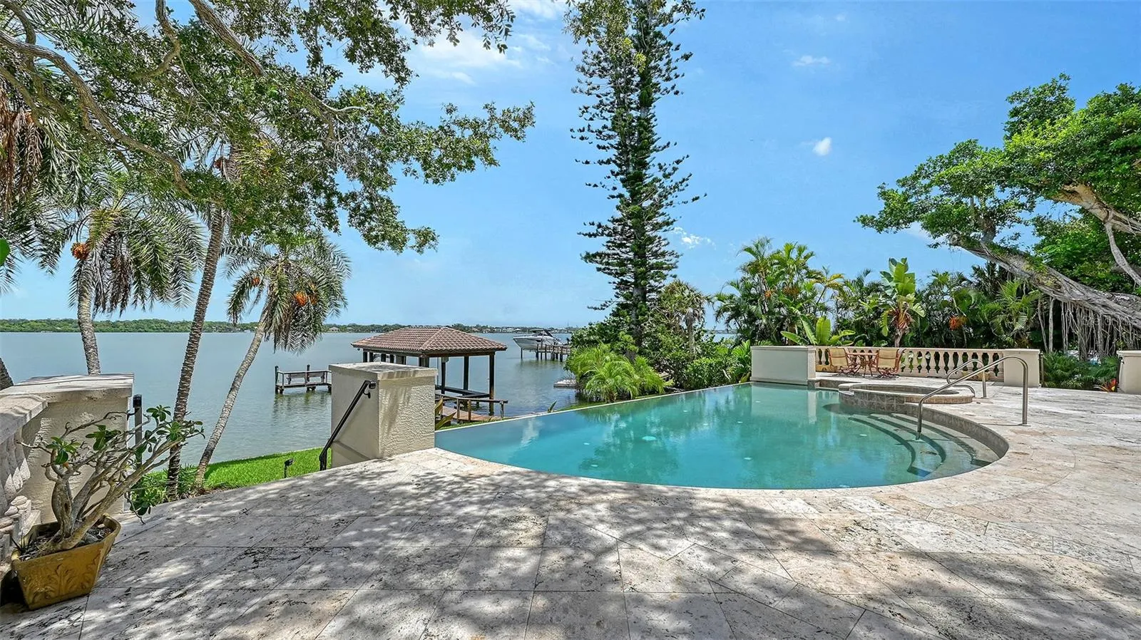 1216 N CASEY KEY RD