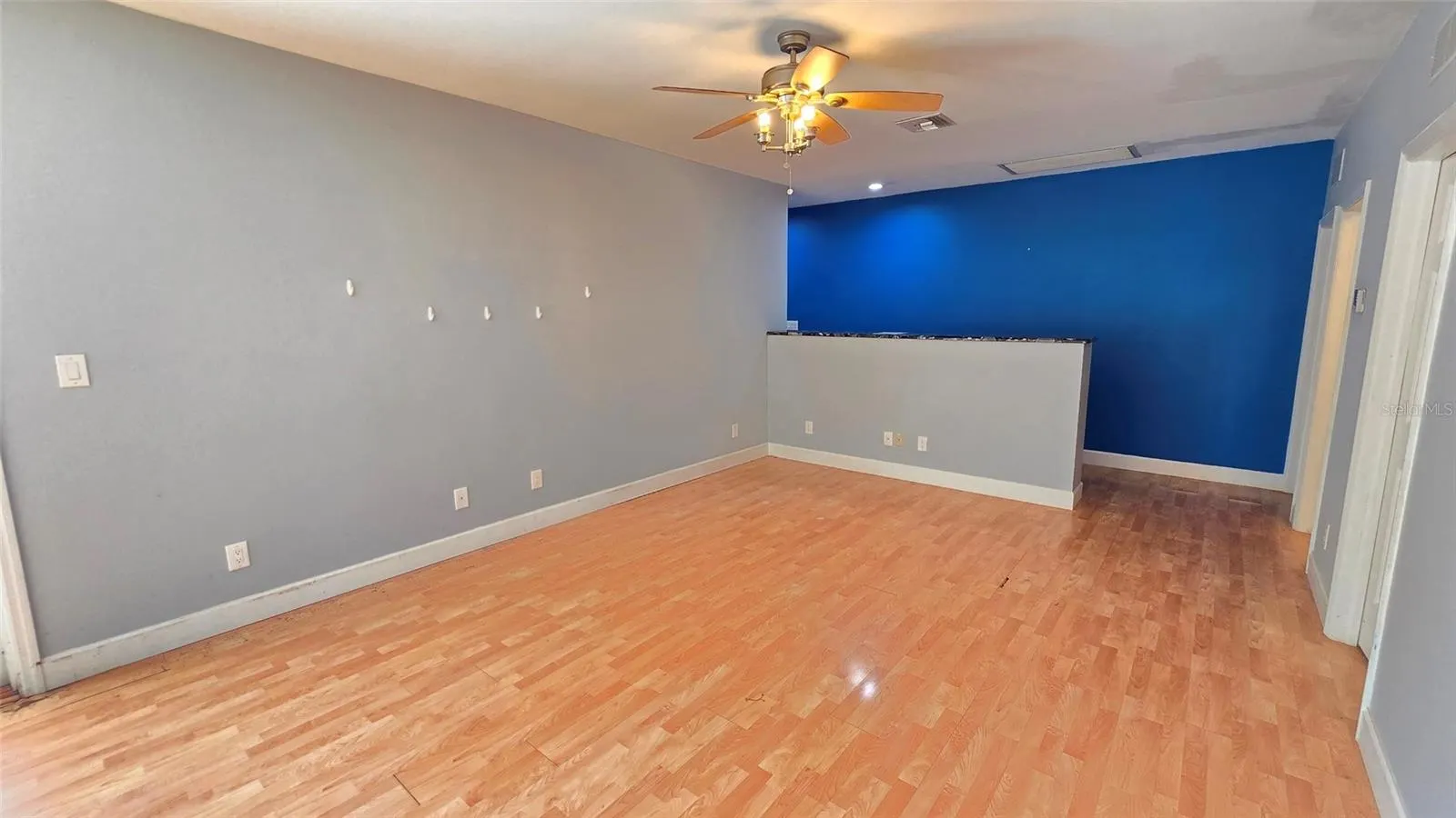 1227 MANGROVE LN