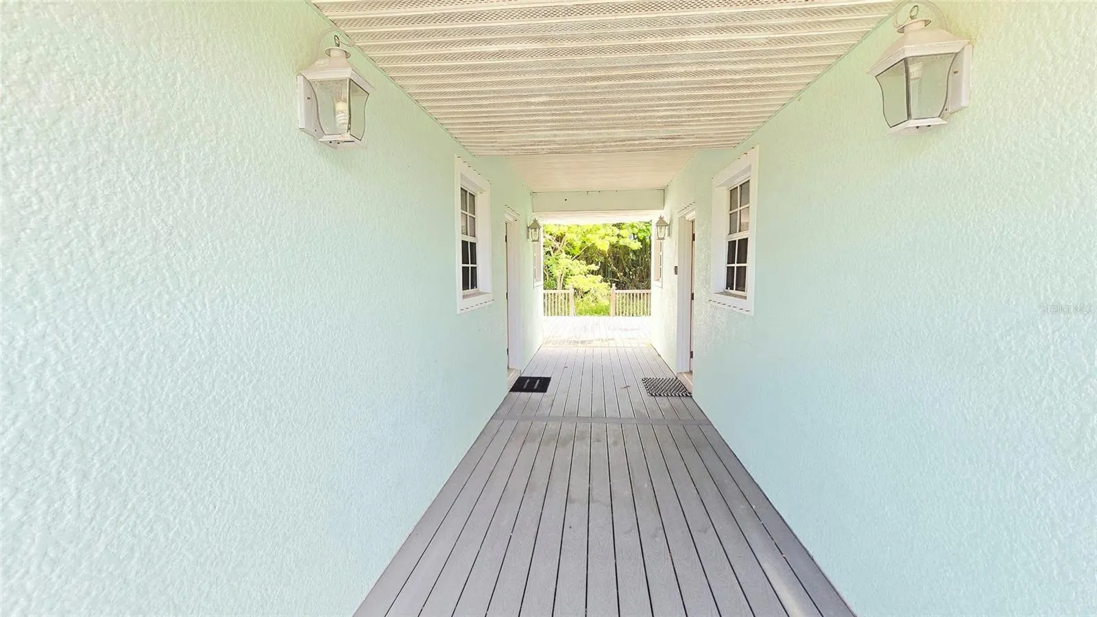 1227 MANGROVE LN