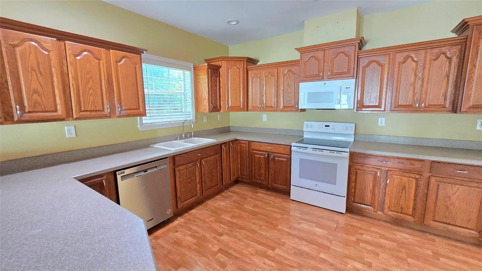 1227 MANGROVE LN