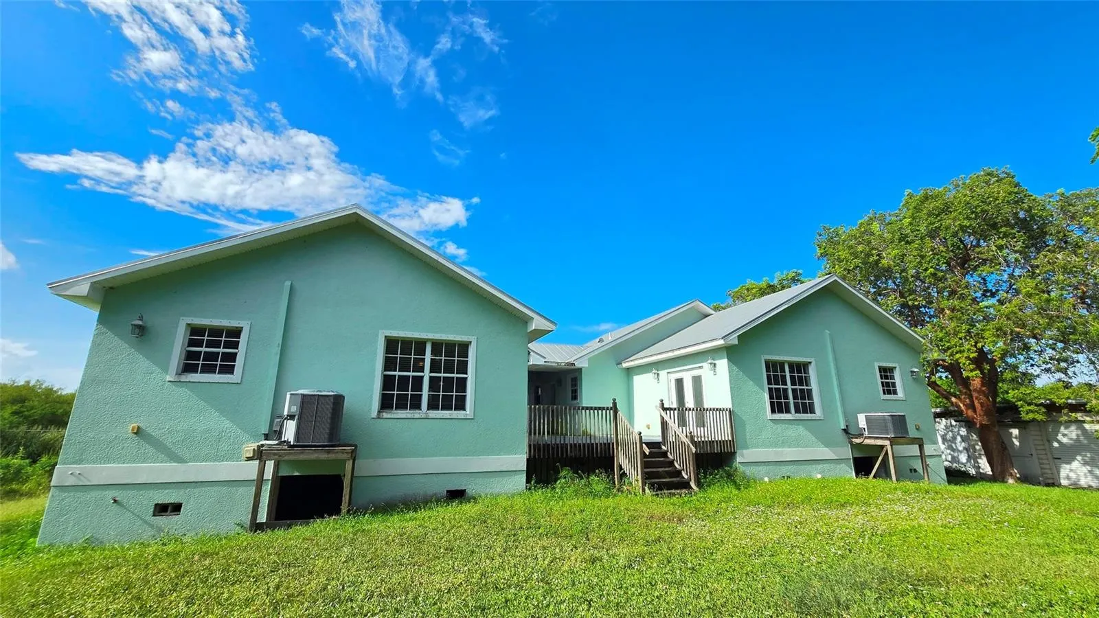 1227 MANGROVE LN