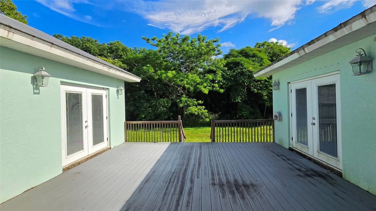 1227 MANGROVE LN