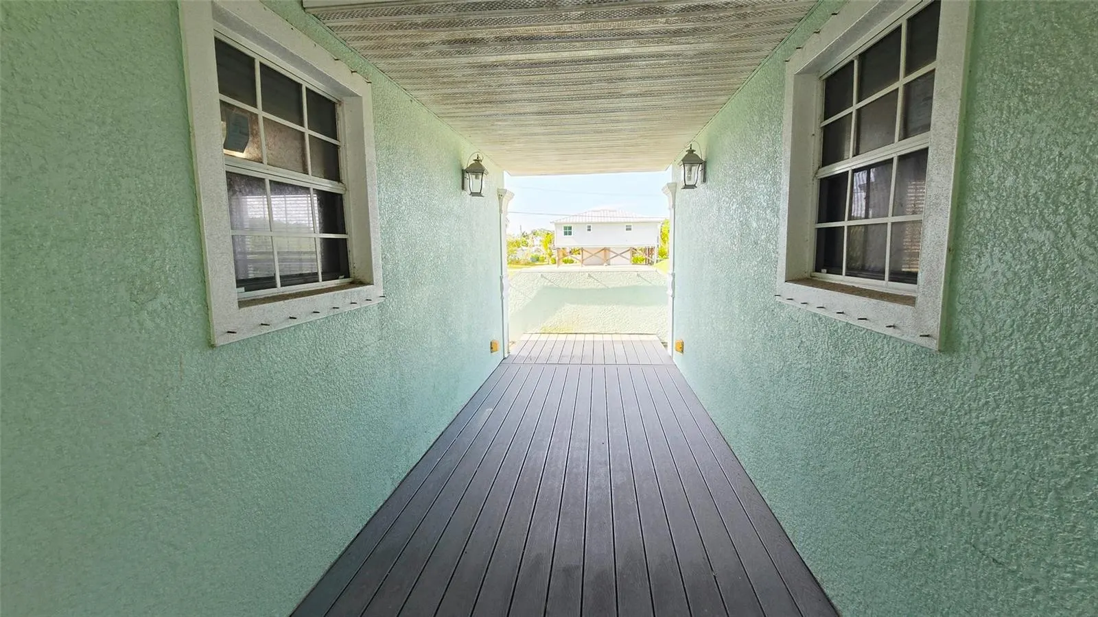 1227 MANGROVE LN