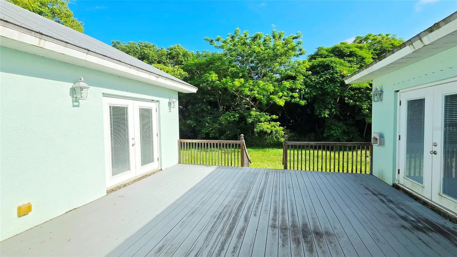 1227 MANGROVE LN