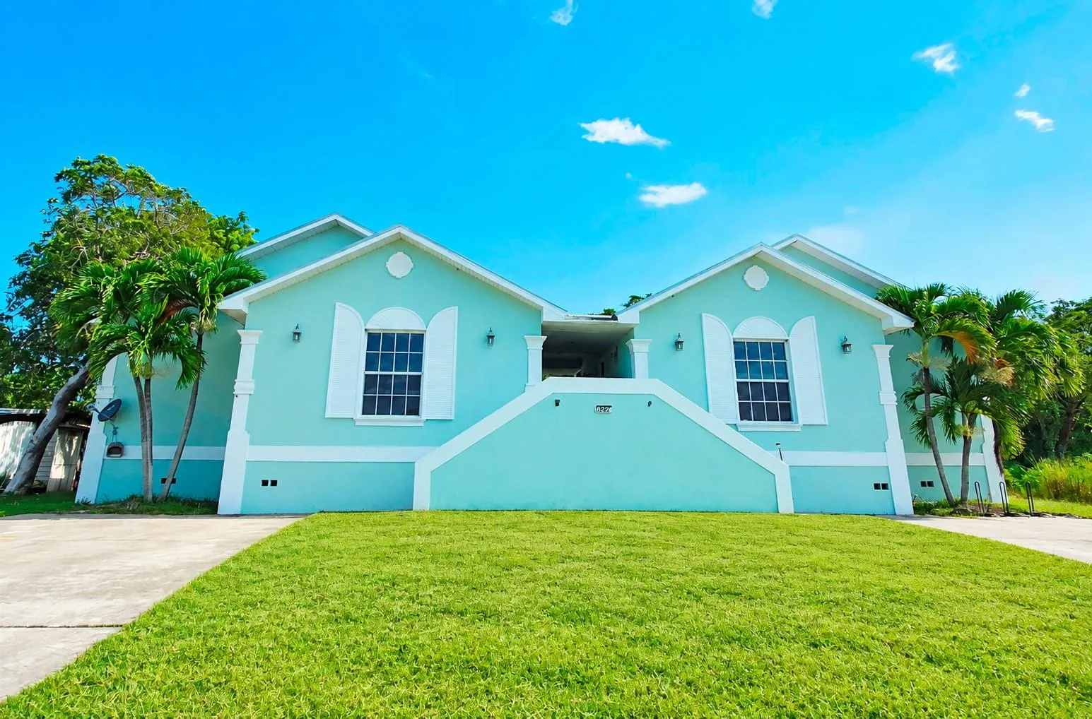 1227 MANGROVE LN
