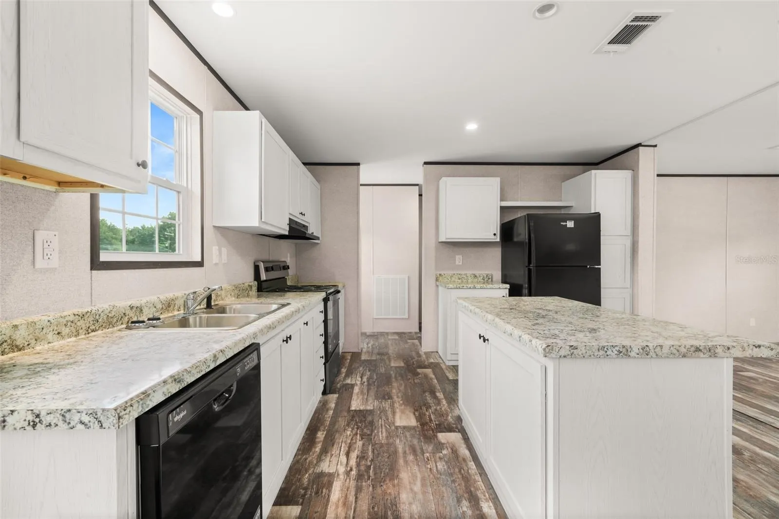 762 SALLY PL