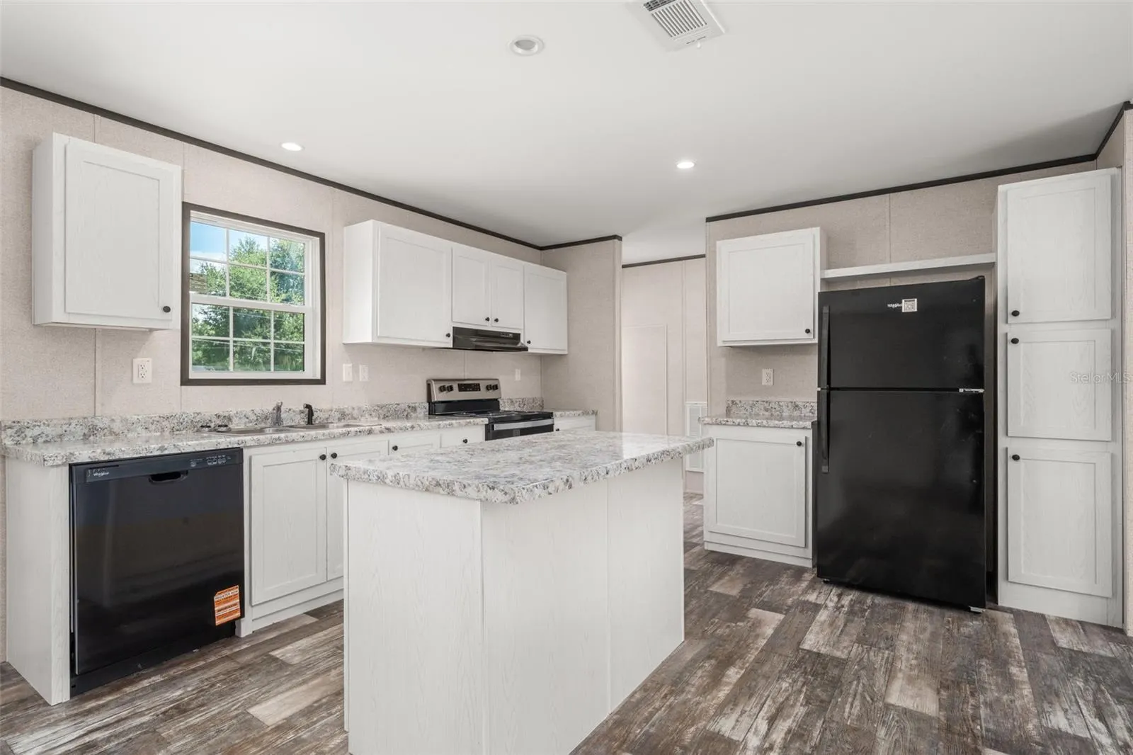 762 SALLY PL