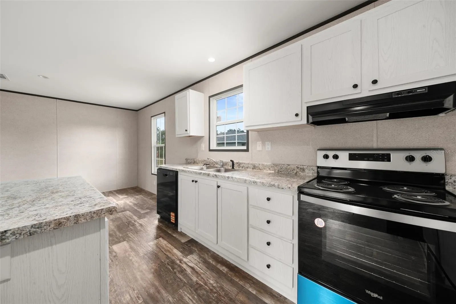 762 SALLY PL
