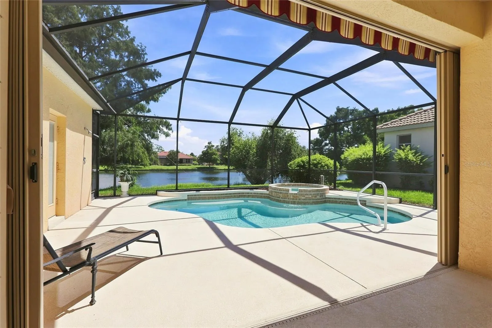 1328 THORNAPPLE DR