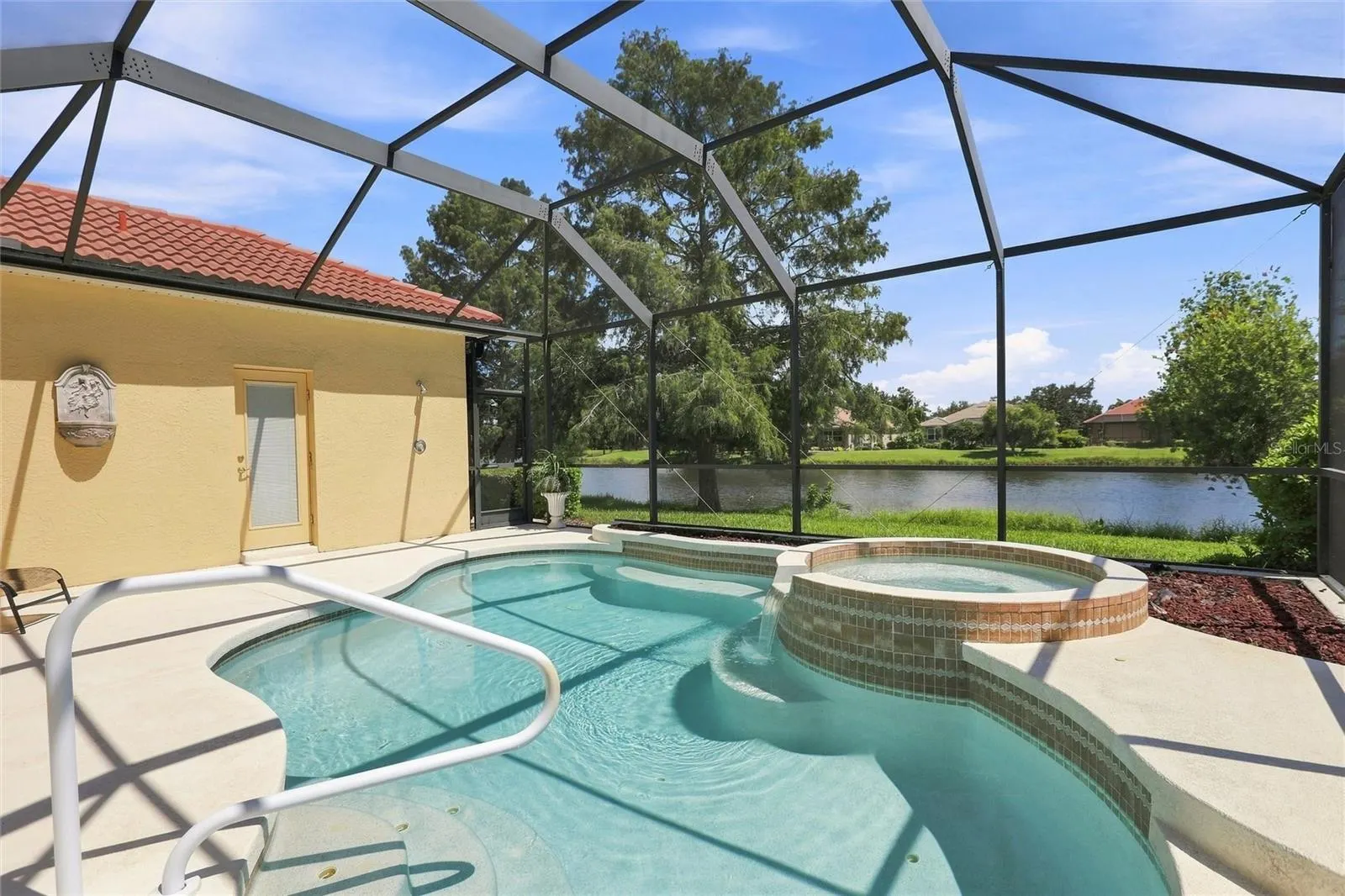 1328 THORNAPPLE DR