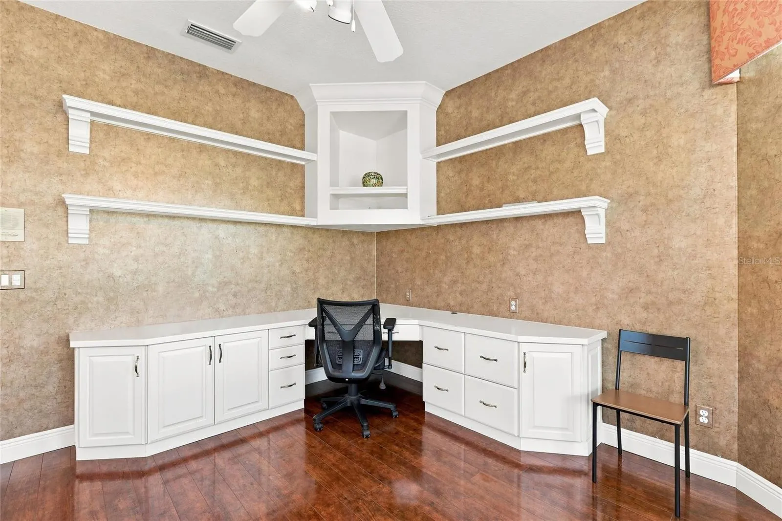 1328 THORNAPPLE DR