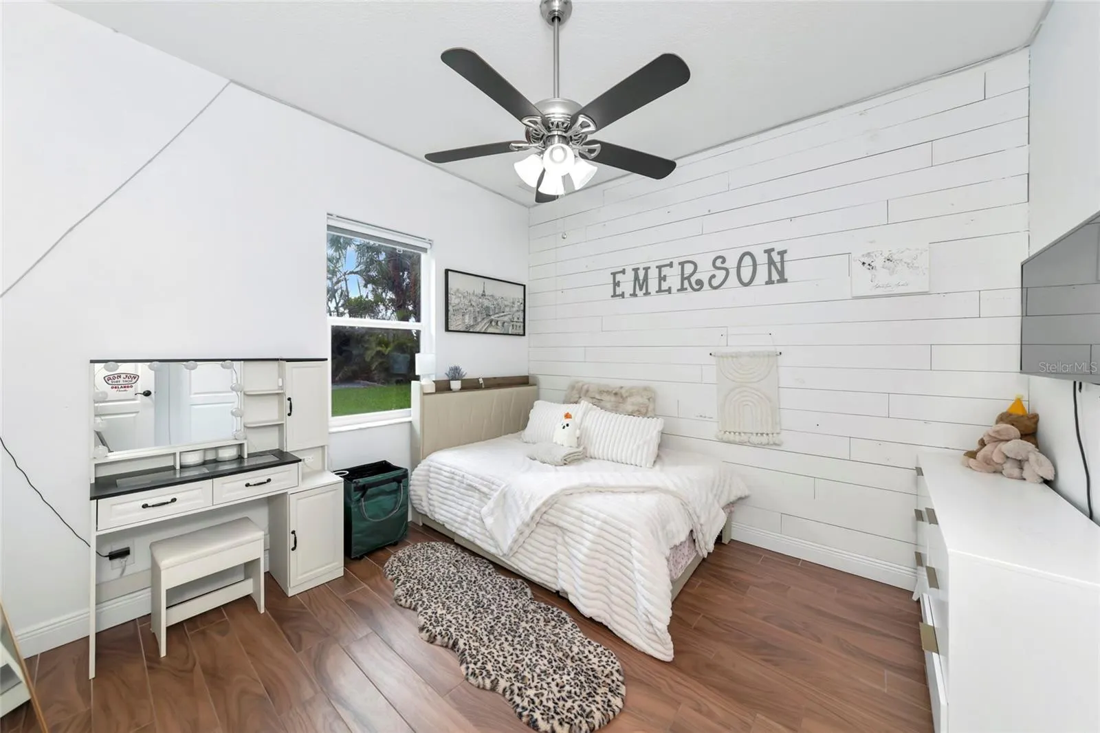 1417 LANDVIEW LN