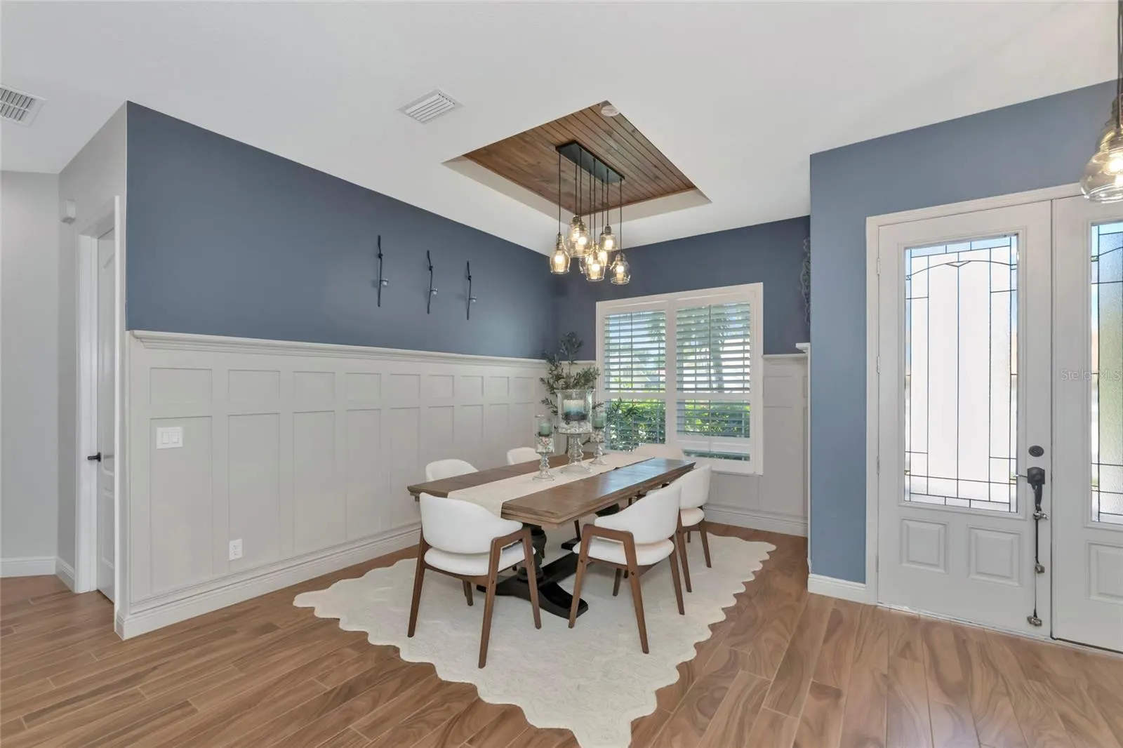 1417 LANDVIEW LN