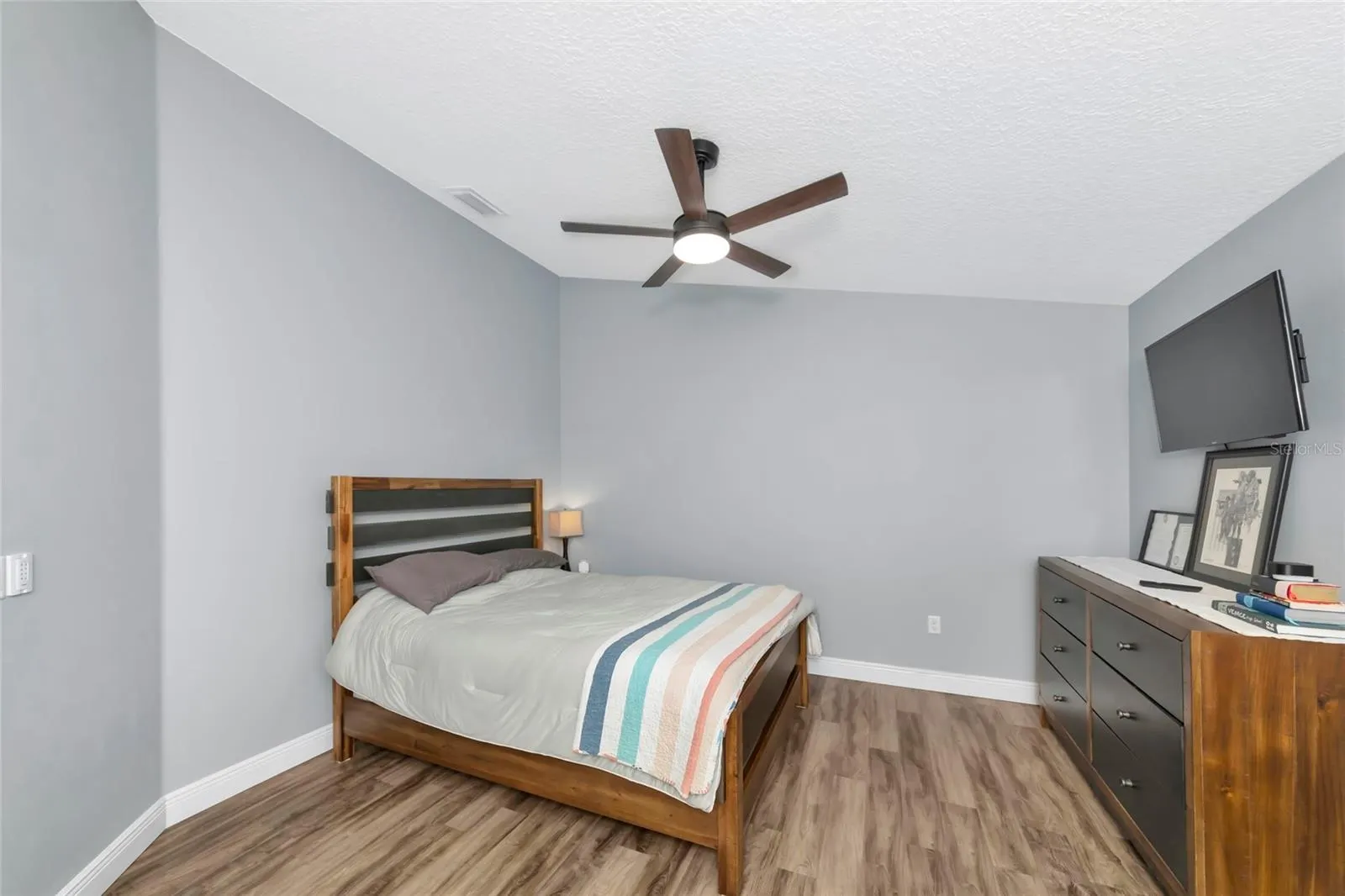 1417 LANDVIEW LN