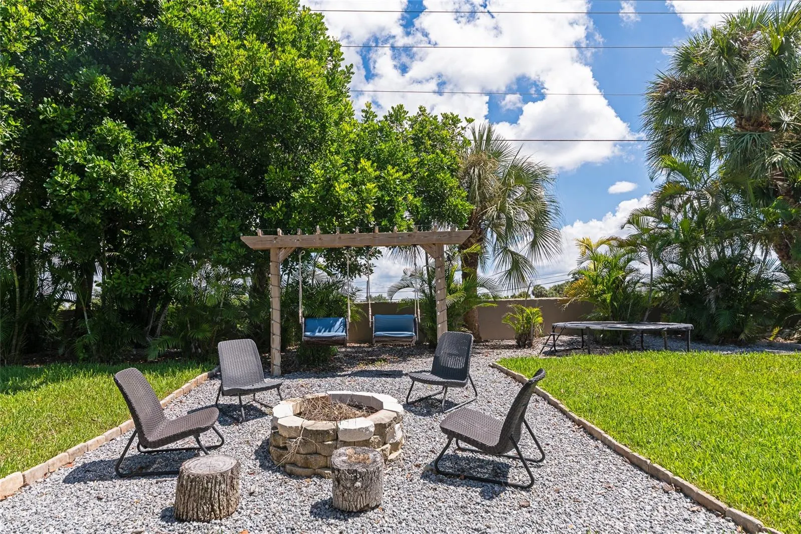 1417 LANDVIEW LN