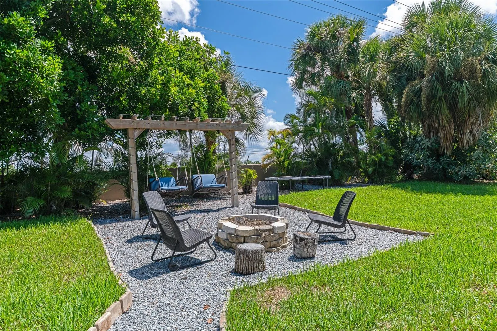 1417 LANDVIEW LN