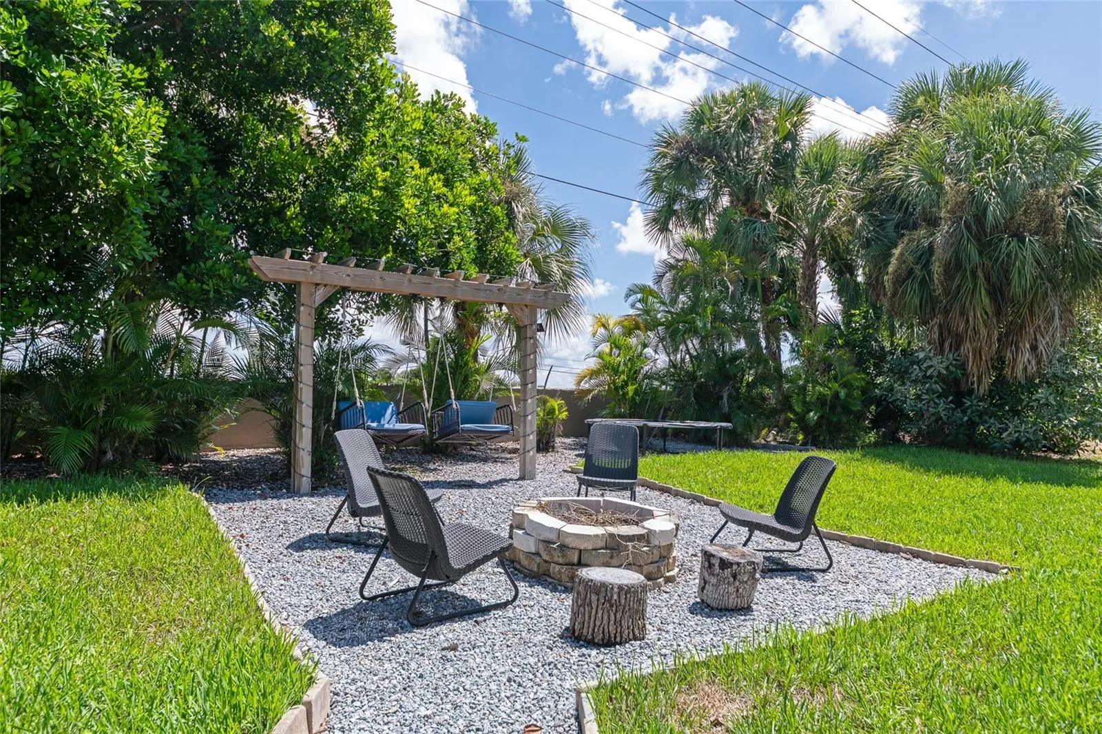 1417 LANDVIEW LN