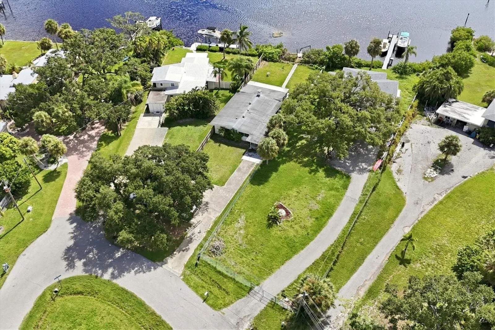 114 MAGNOLIA AVE