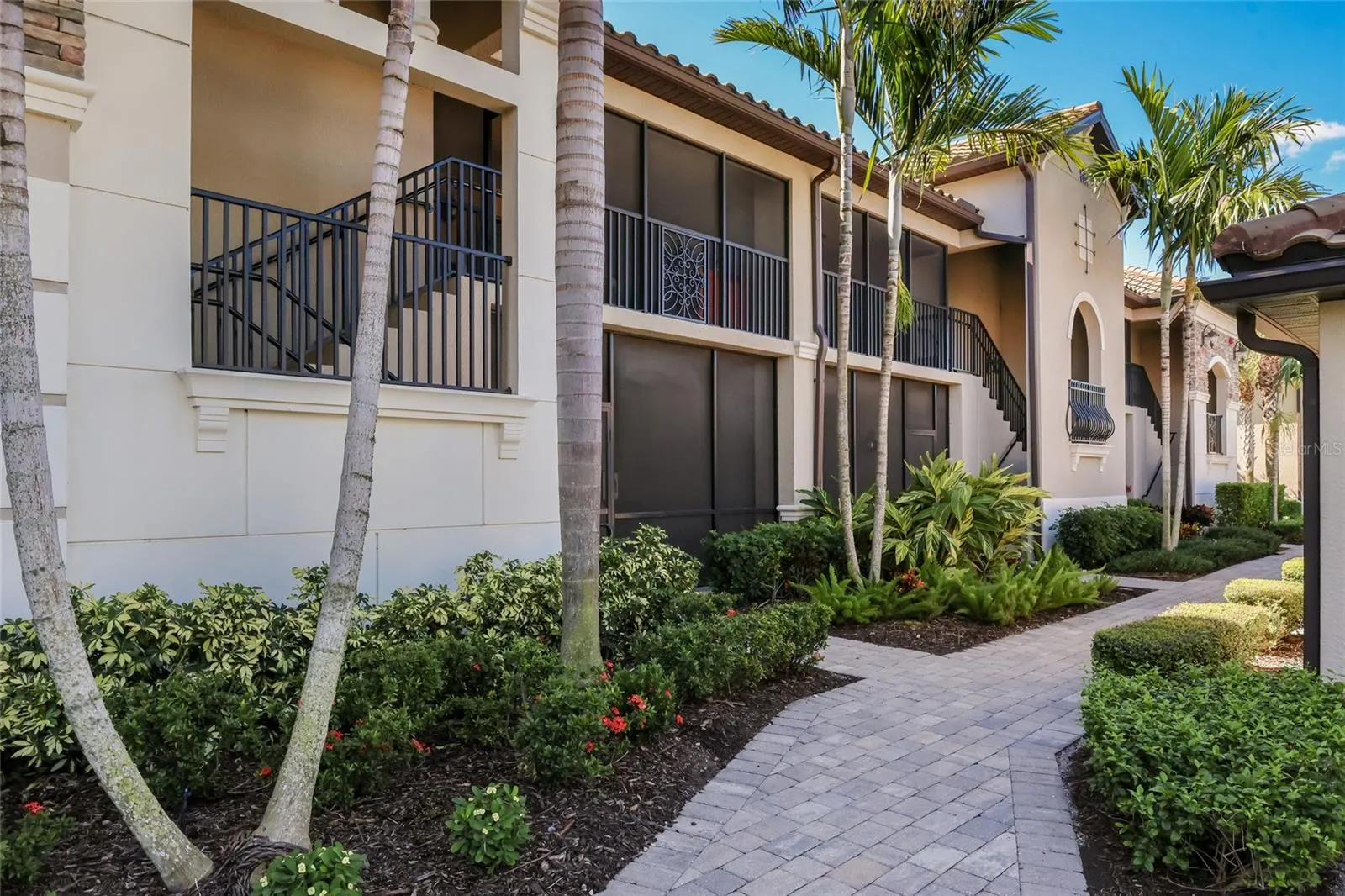 5614 PALMER CIR #206 #206