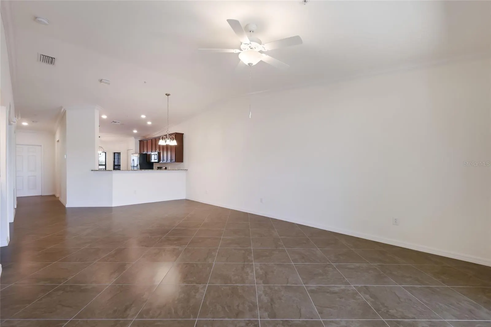 5614 PALMER CIR #206 #206