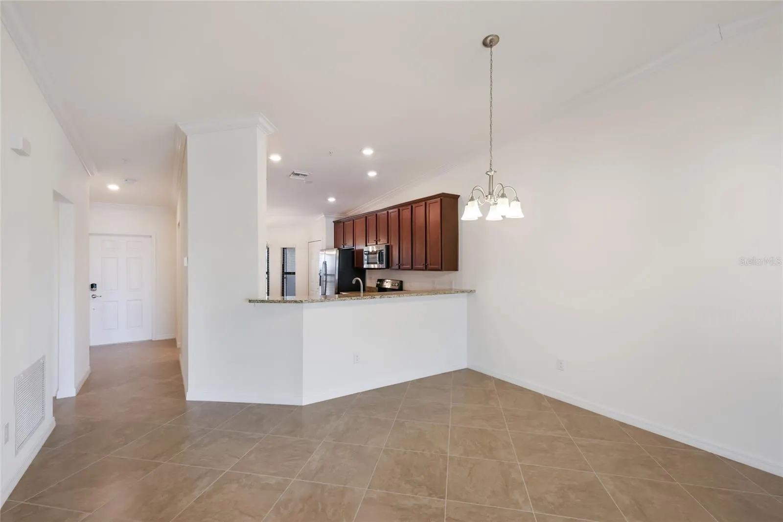 5614 PALMER CIR #206 #206
