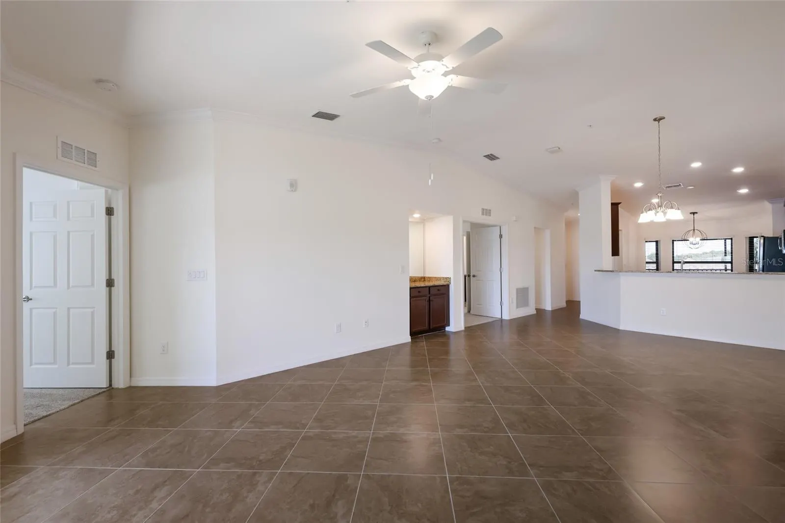 5614 PALMER CIR #206 #206