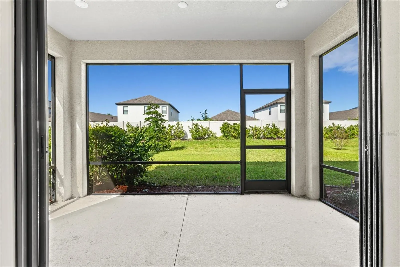 15233 SHADY PALMS LN