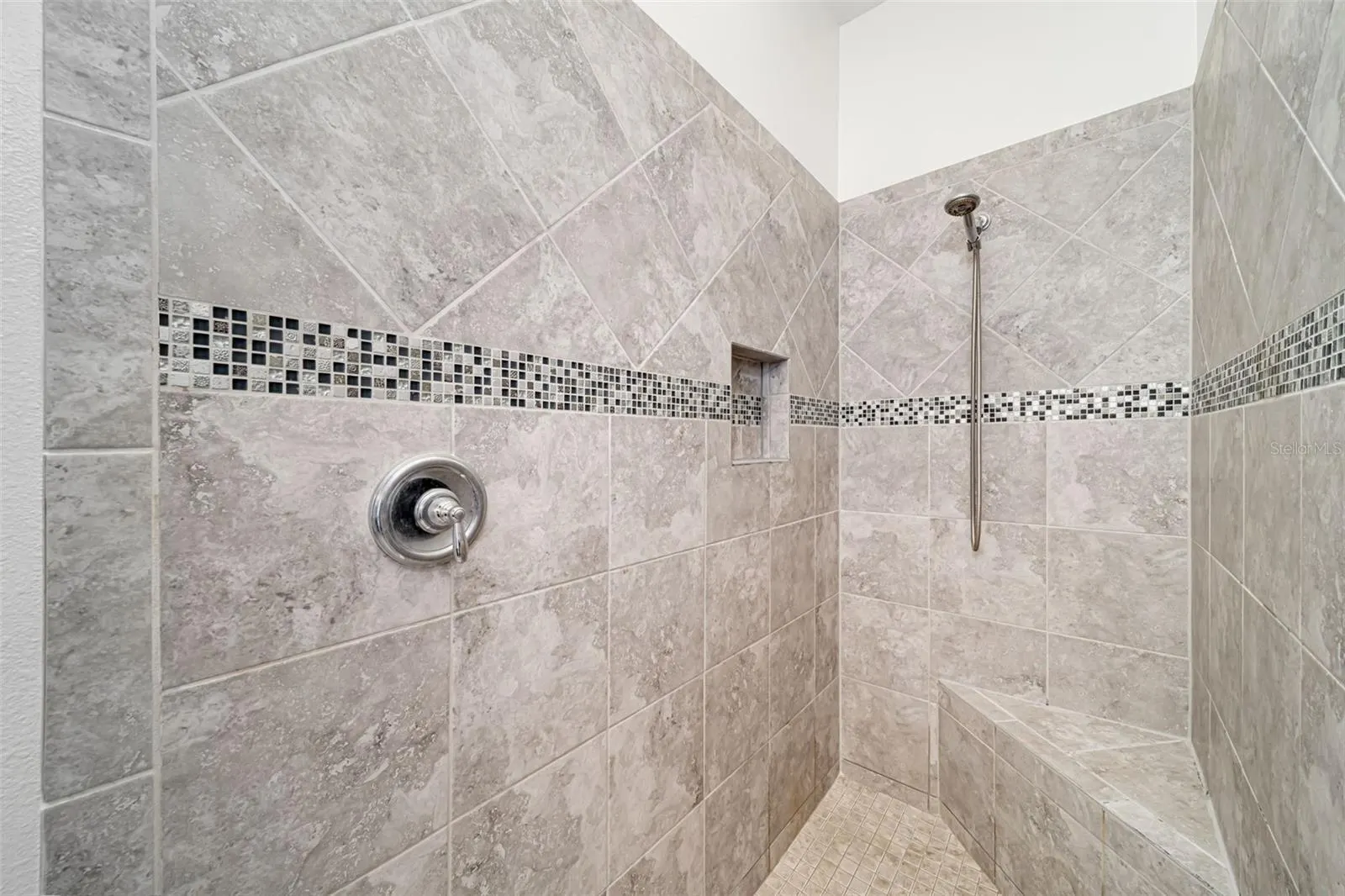 6195 ANISE DR