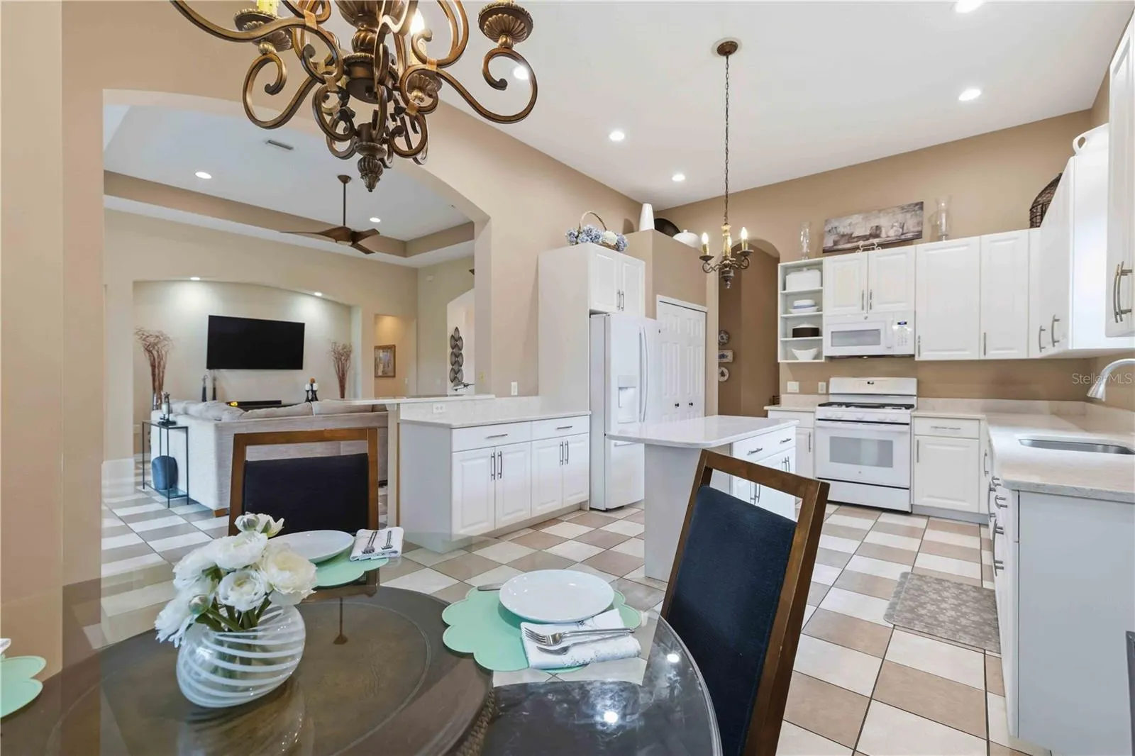 7907 ASHLEY CIR