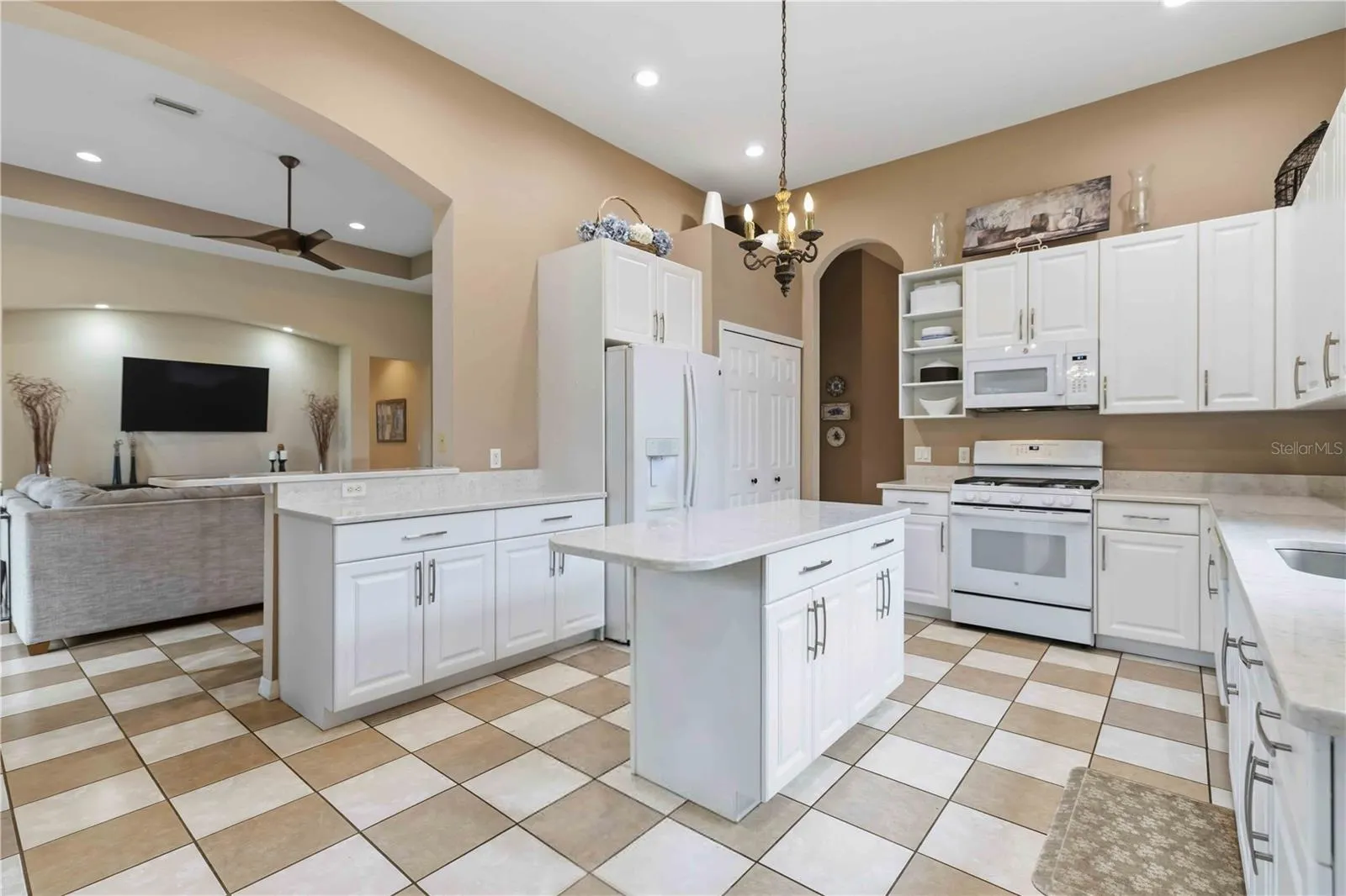 7907 ASHLEY CIR