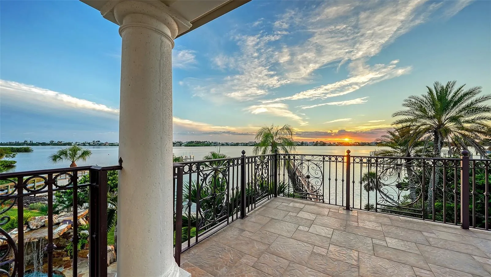2115 LYCHEE LN