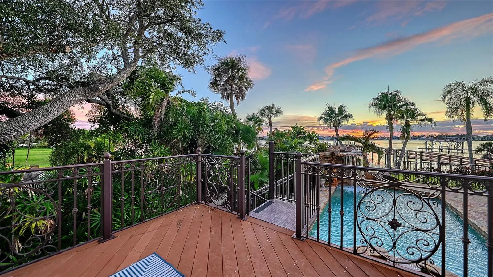2115 LYCHEE LN