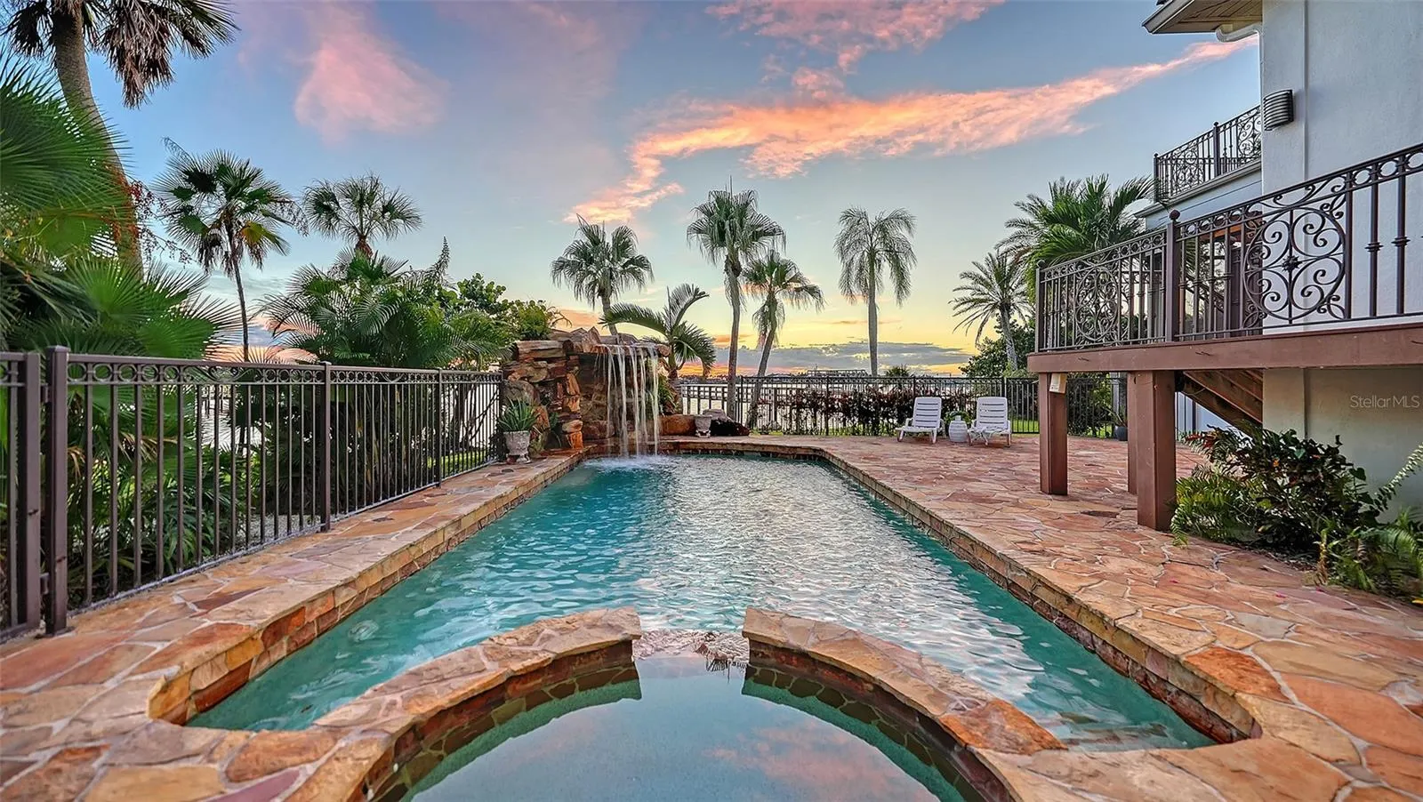 2115 LYCHEE LN