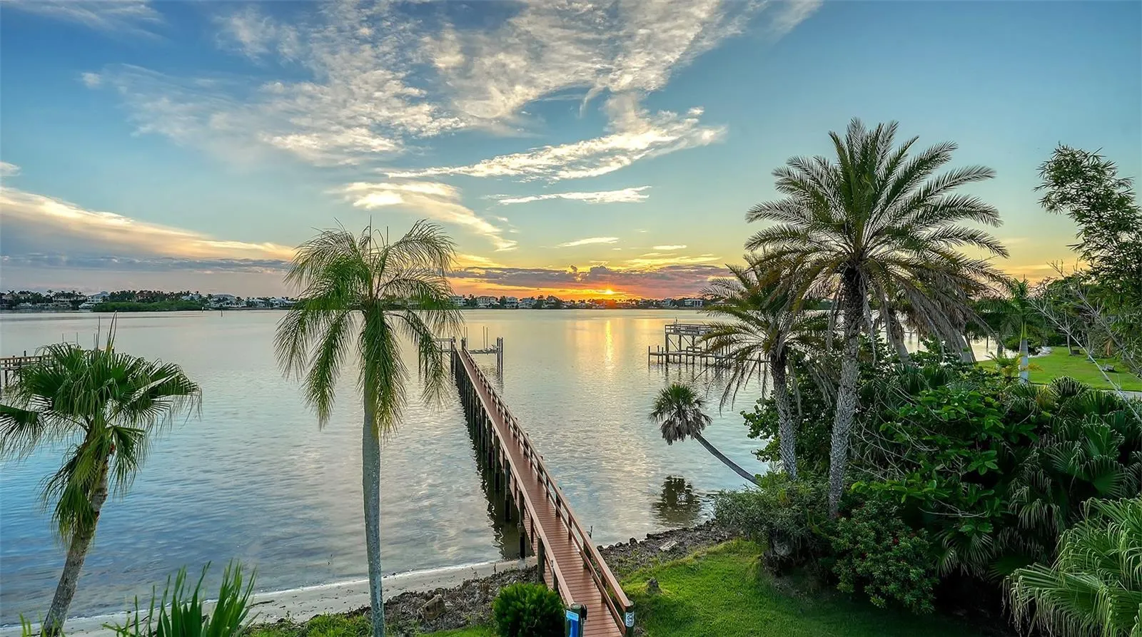 2115 LYCHEE LN