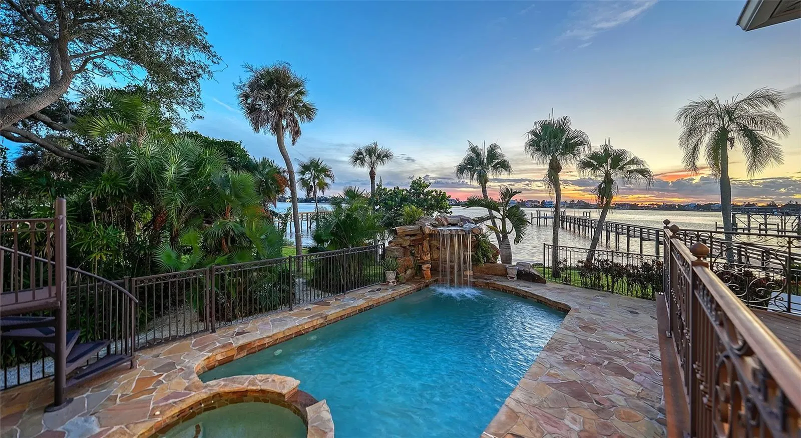 2115 LYCHEE LN
