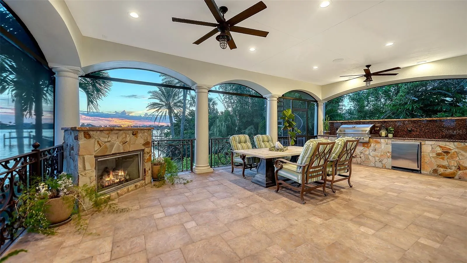 2115 LYCHEE LN