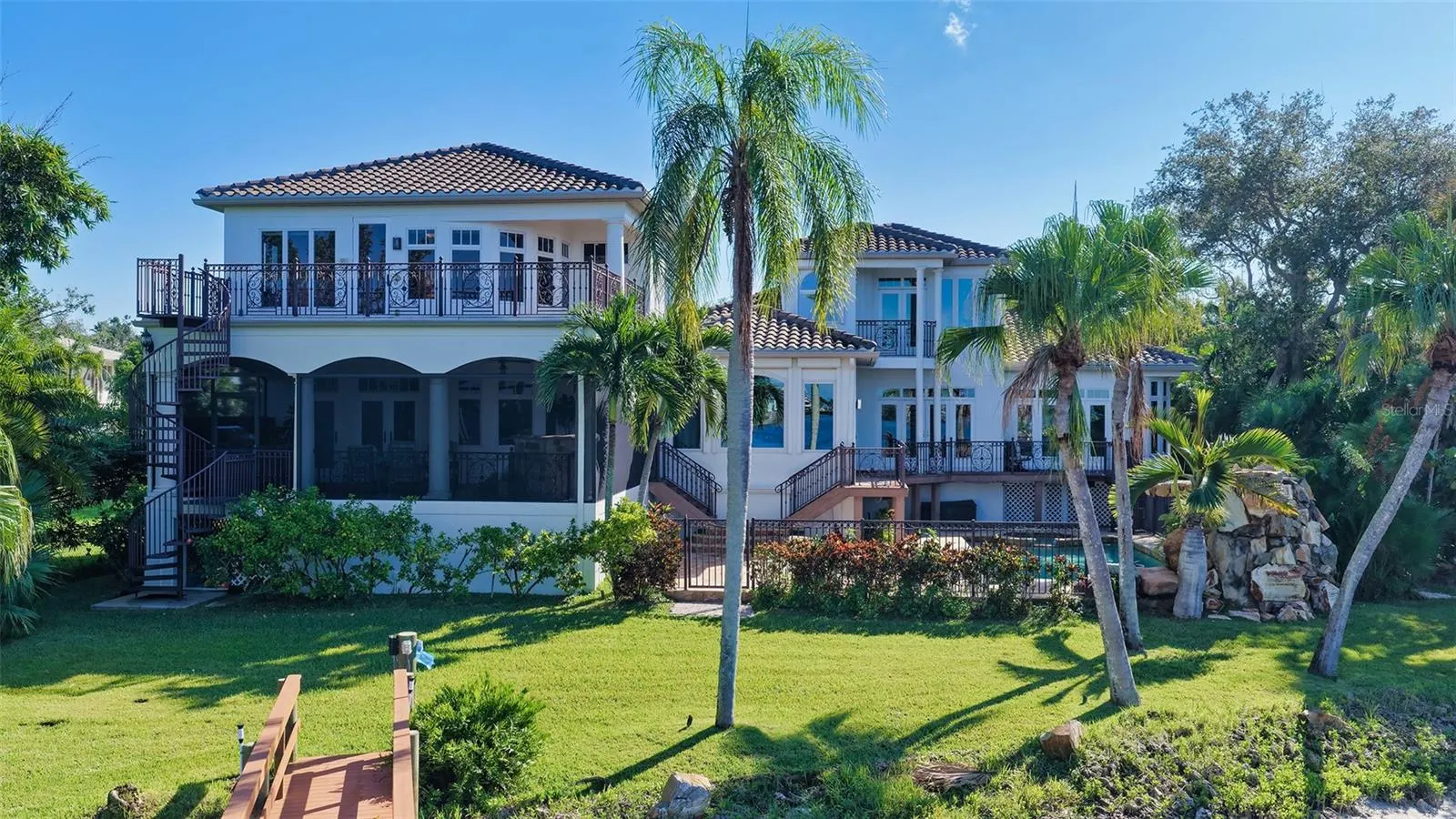 2115 LYCHEE LN