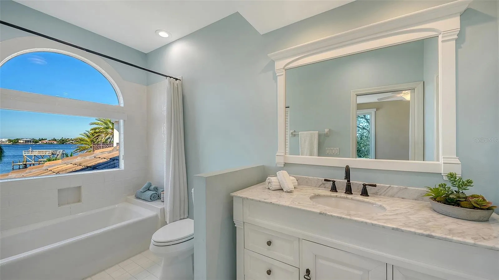 2115 LYCHEE LN
