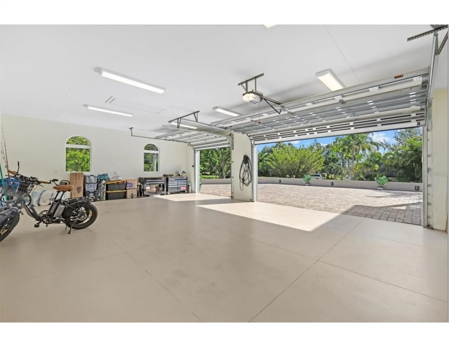 2115 LYCHEE LN