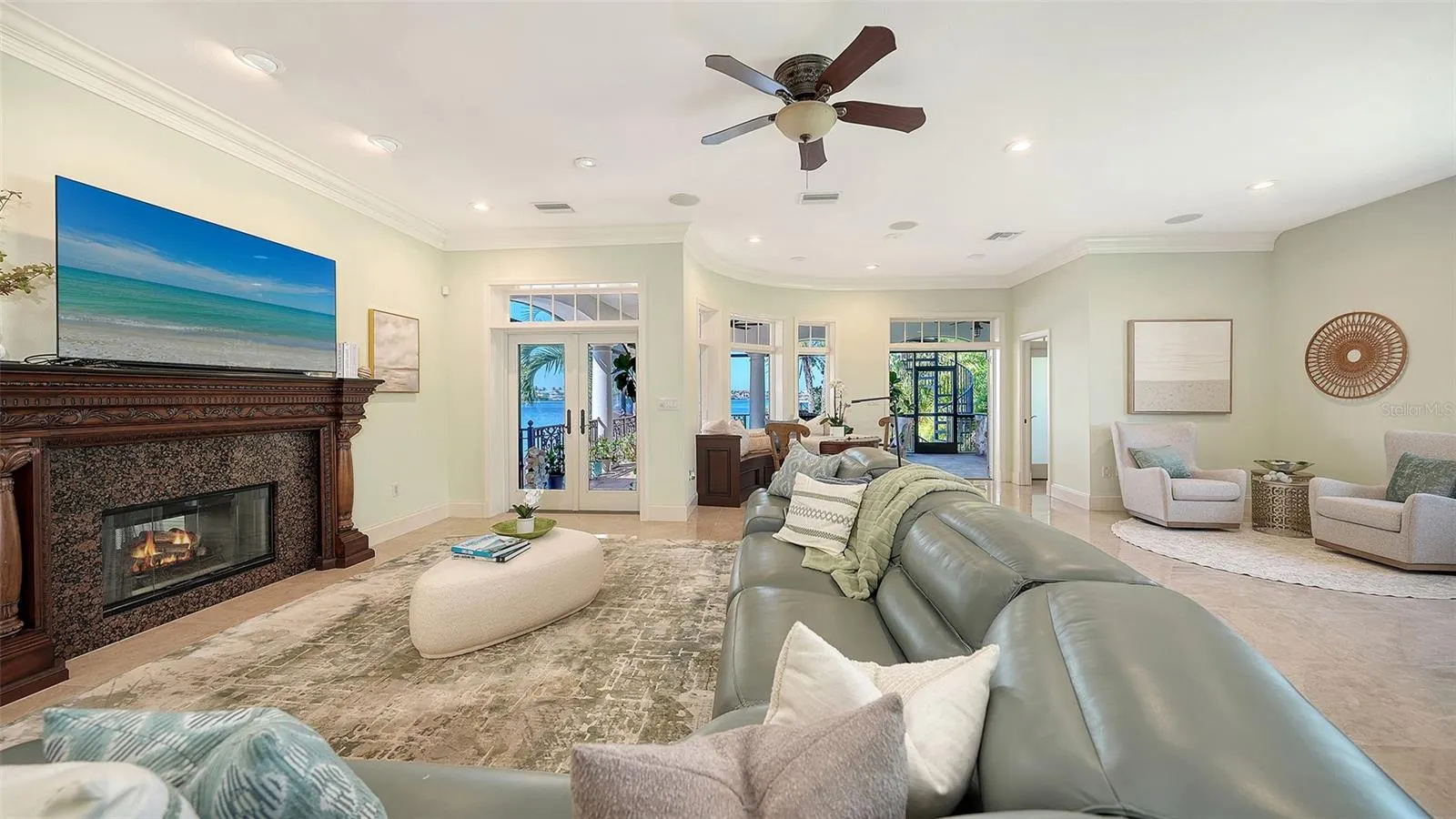 2115 LYCHEE LN
