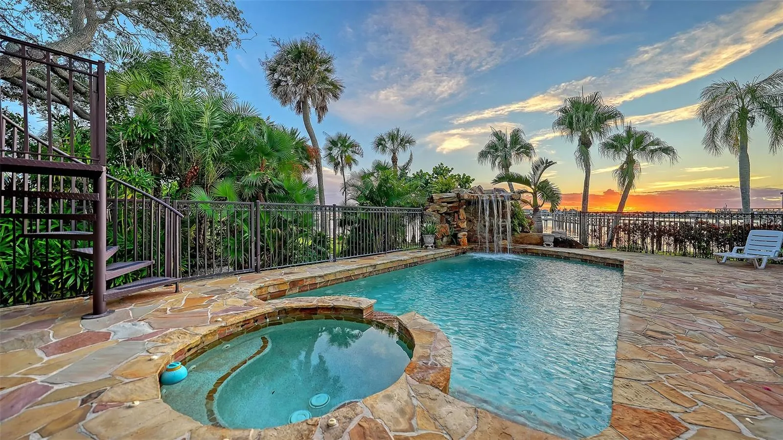 2115 LYCHEE LN