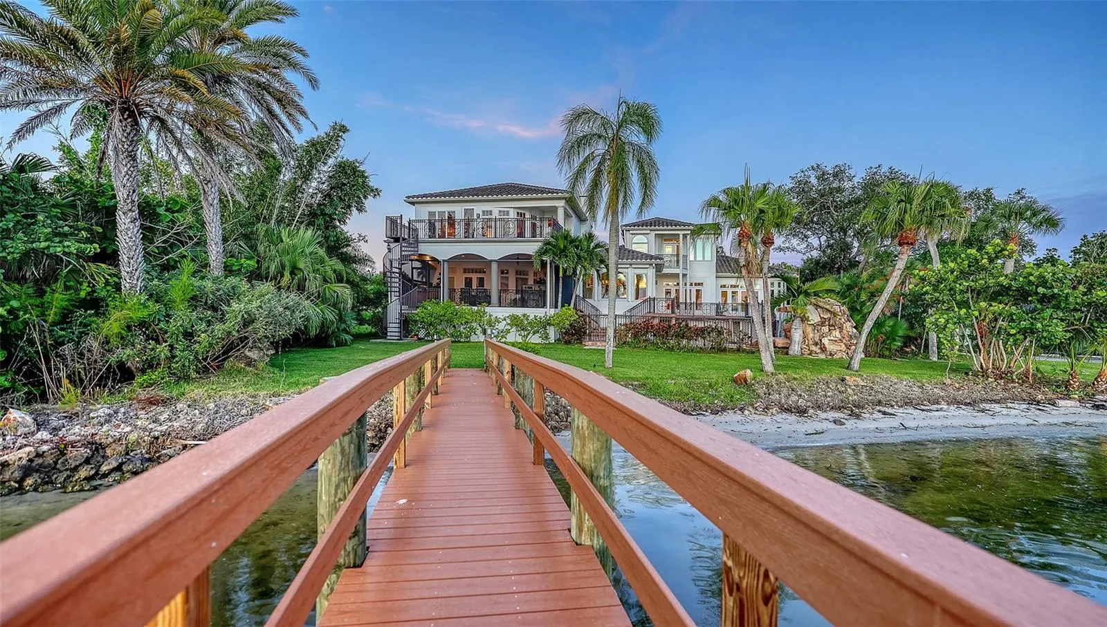 2115 LYCHEE LN