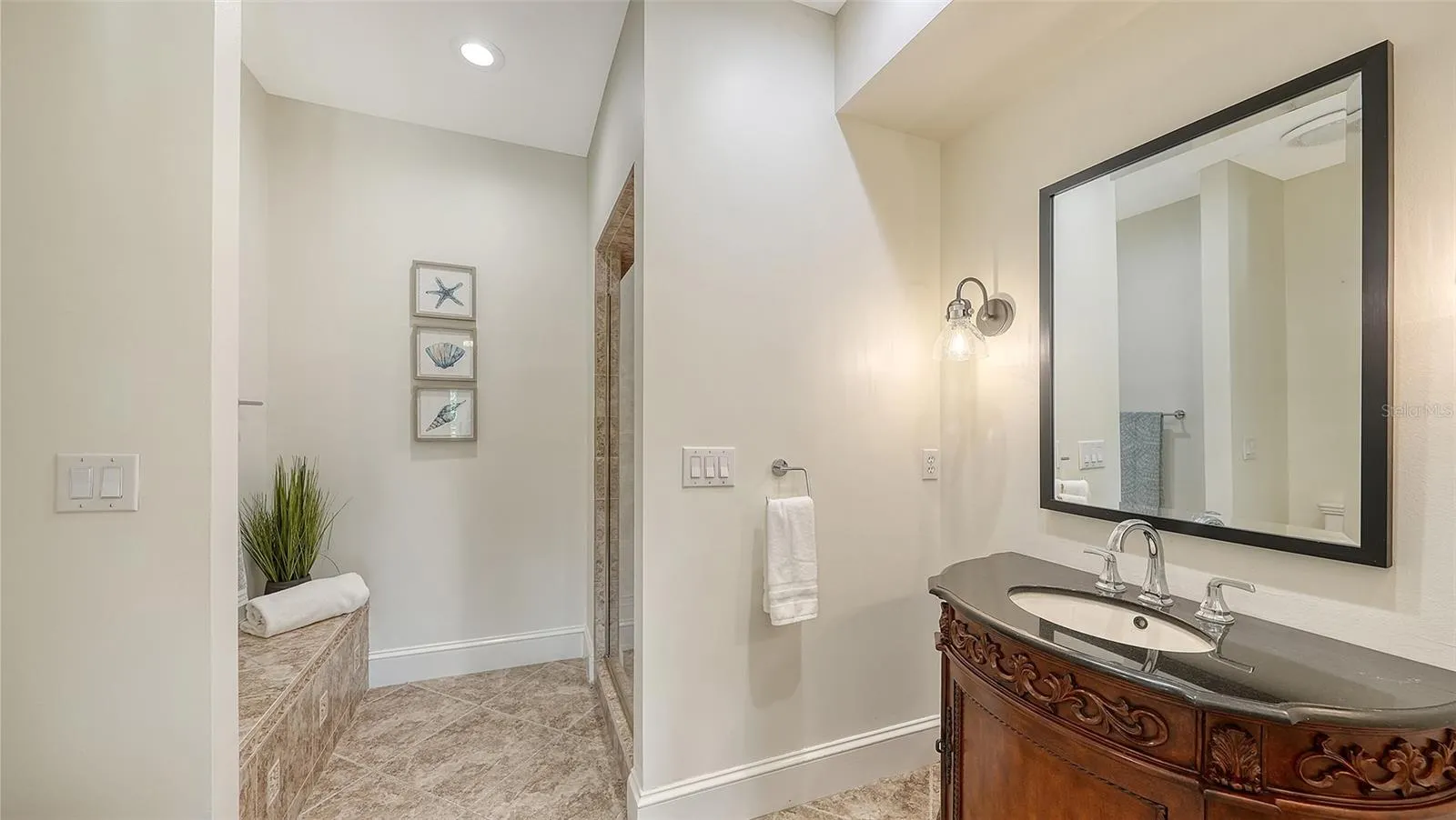 2115 LYCHEE LN