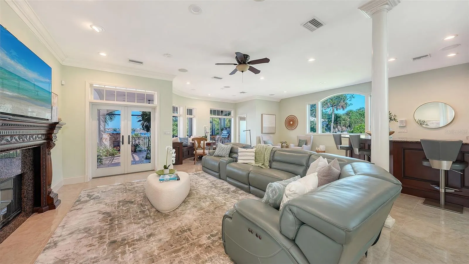 2115 LYCHEE LN