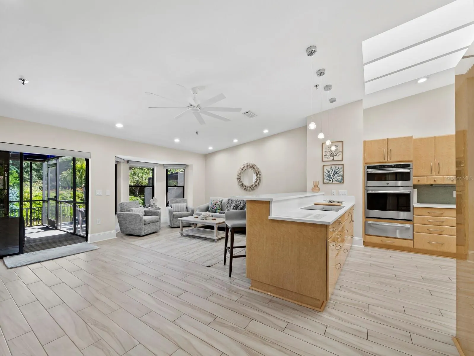 2352 HARBOUR OAKS DR