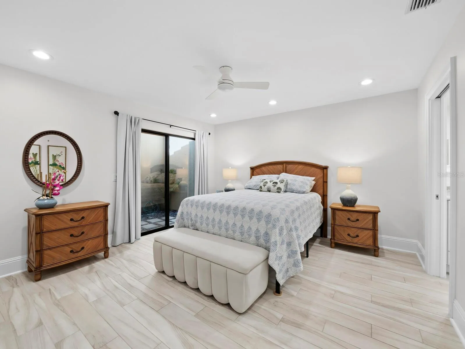 2352 HARBOUR OAKS DR
