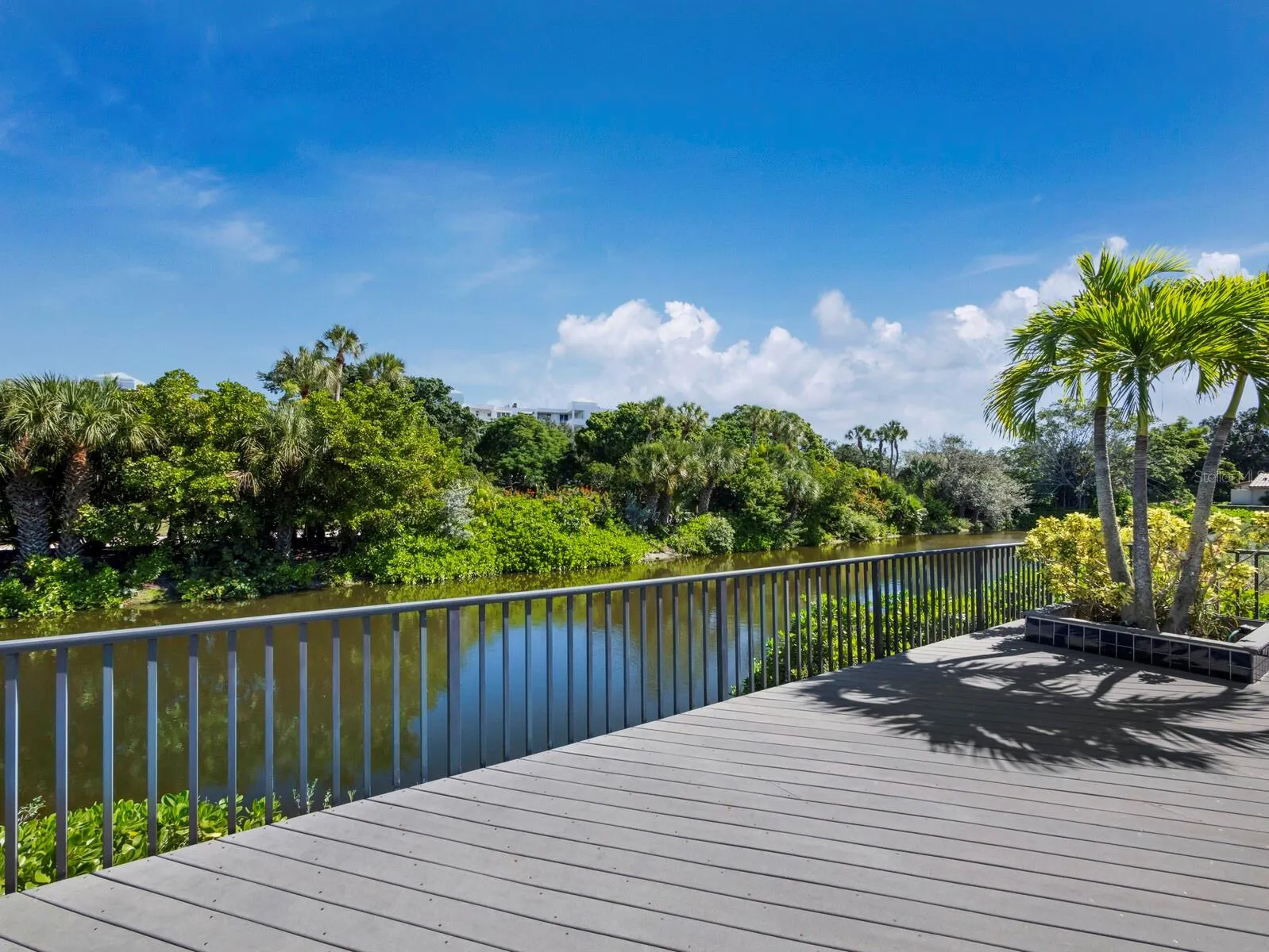2352 HARBOUR OAKS DR