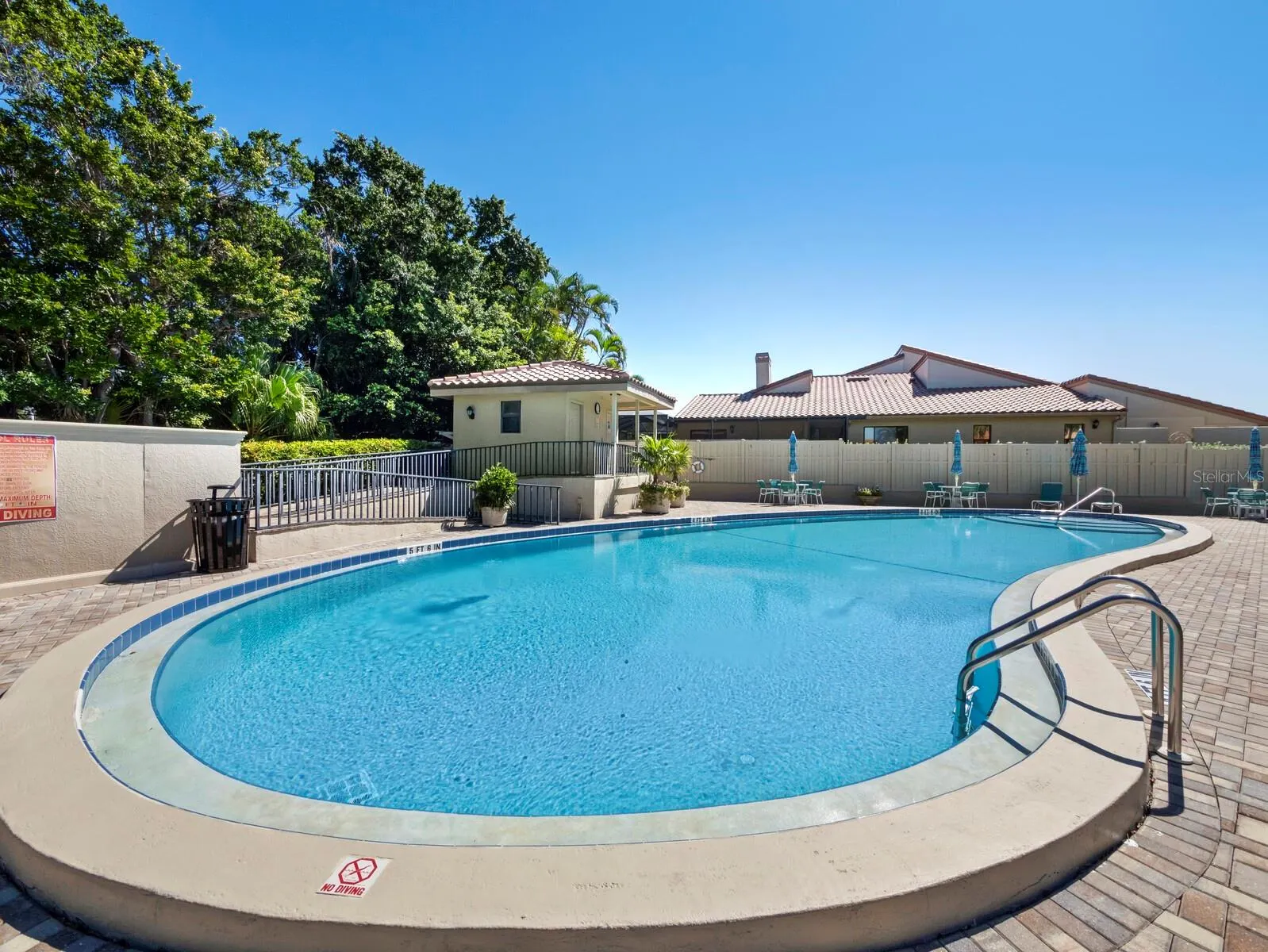 2352 HARBOUR OAKS DR