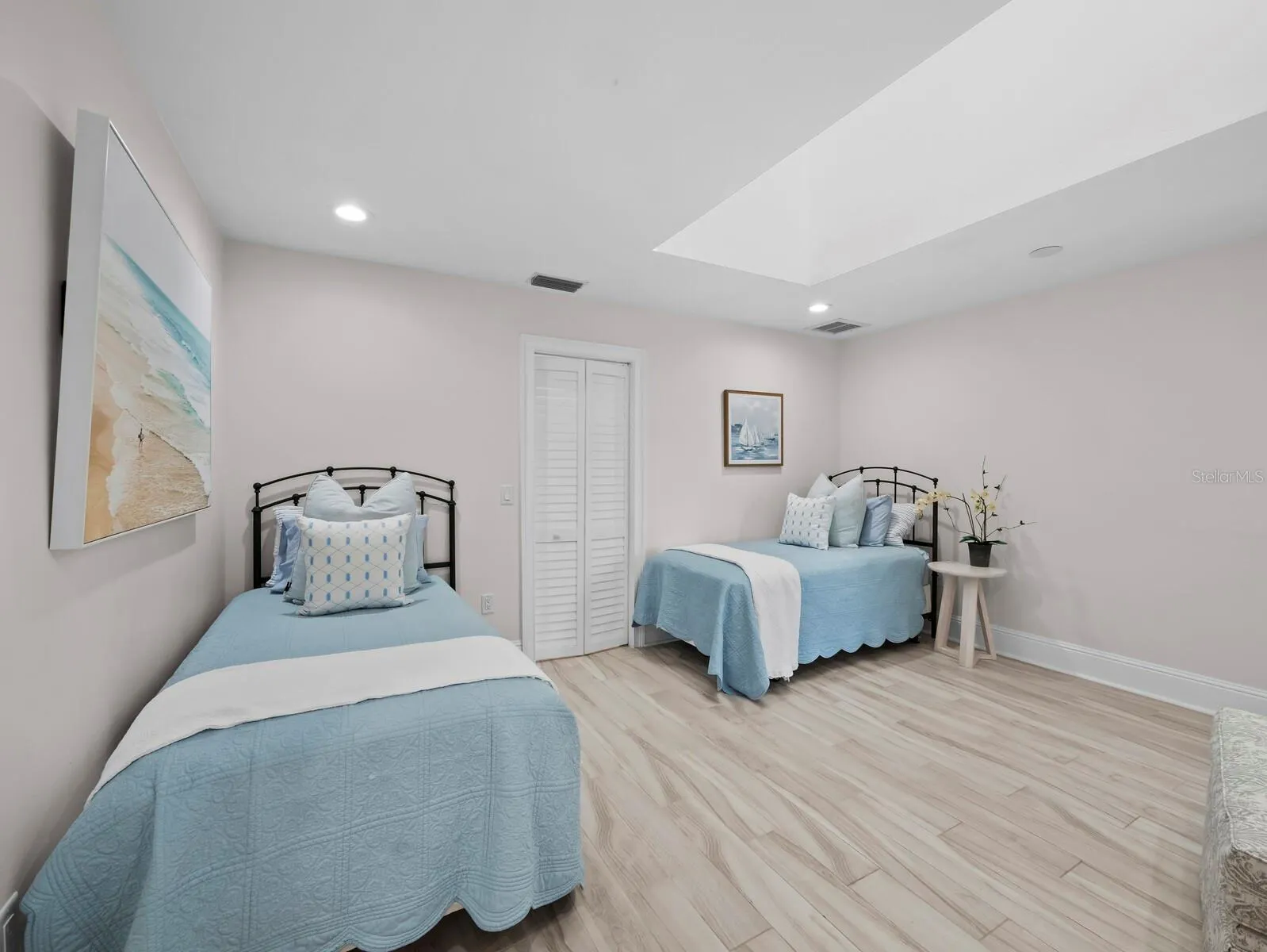 2352 HARBOUR OAKS DR